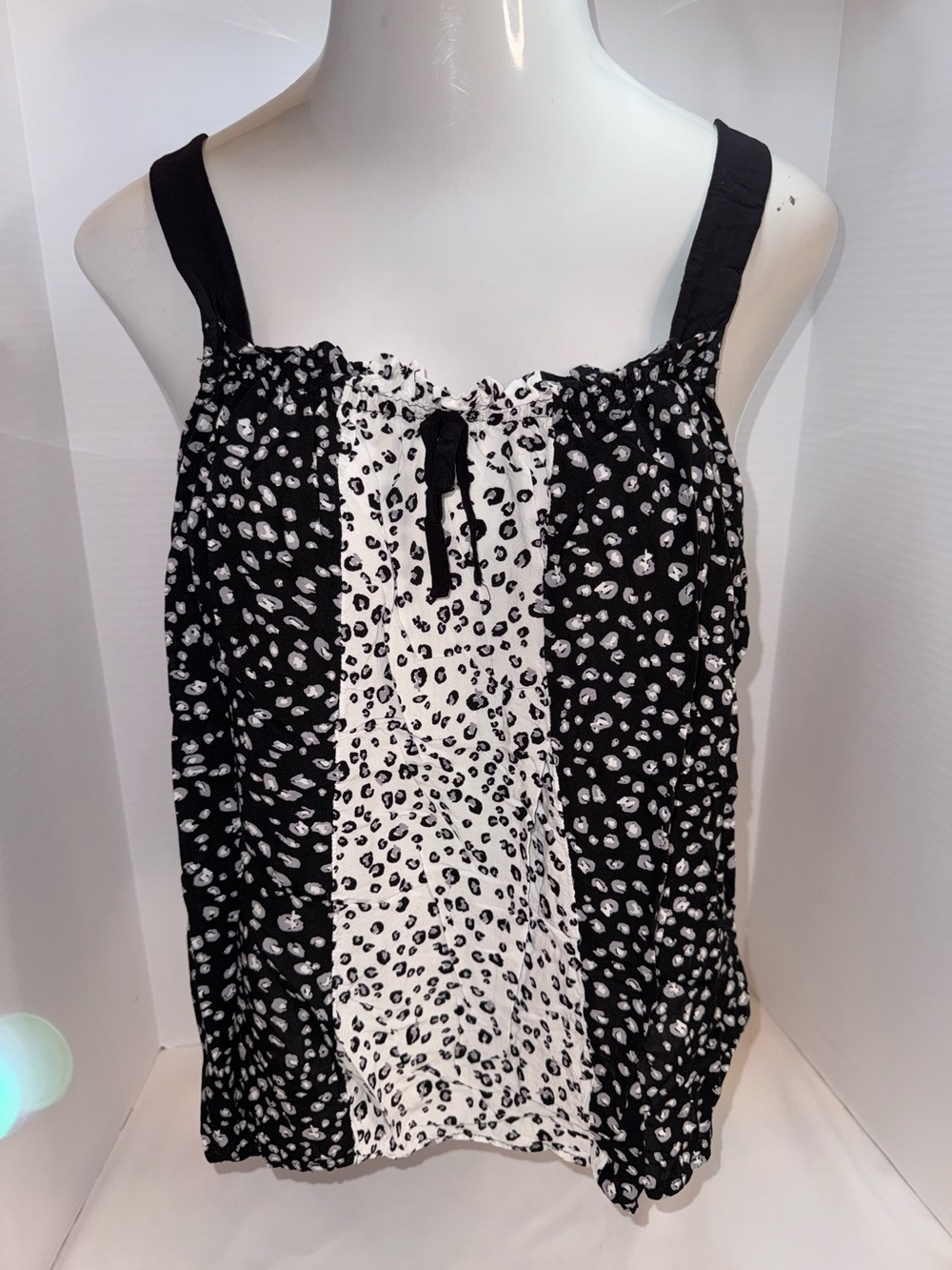 Simply Vera Vera Wang Black and White Leopard-Print Tank
